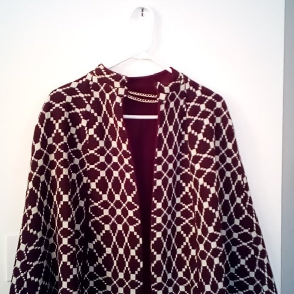 1960's Retro Raspberry Reversible polyester cape. Reserve side purple and cream. - Picture 15 of 15